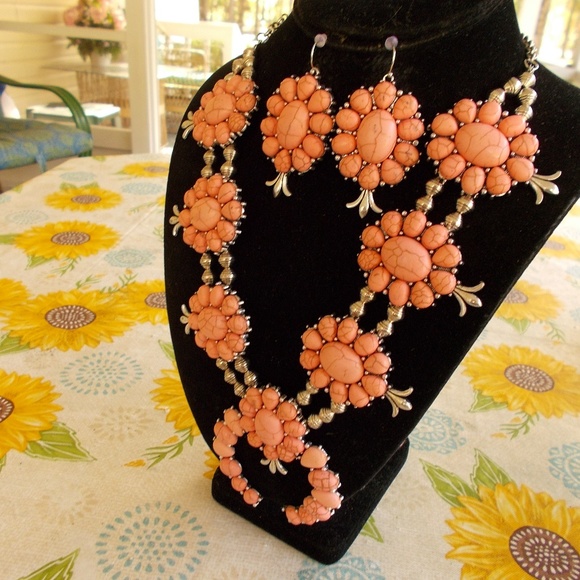 SQUASH BLOSSOM necklace set in coral - Picture 3 of 3